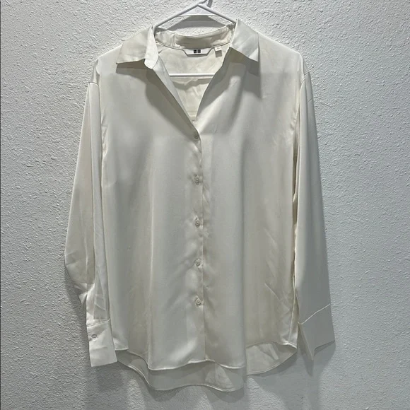 Uniqlo Elegant Cream Button-Up Blouse - Picture 2 of 7